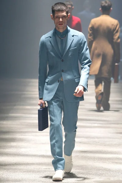 Look 5